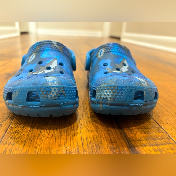 Crocs Classic Clogs Ocean Blue Shark Camouflage Size C7 Toddler Boy - Picture 5 of 12